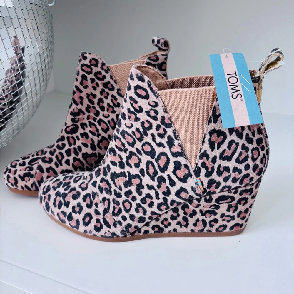 NWT TOMS Kelsey Leopard suede wedge booties - Picture 1 of 5